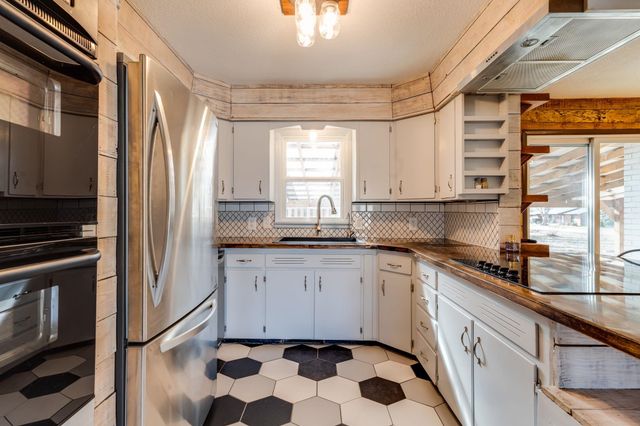 123 W 4th St, Douglass, KS 67039