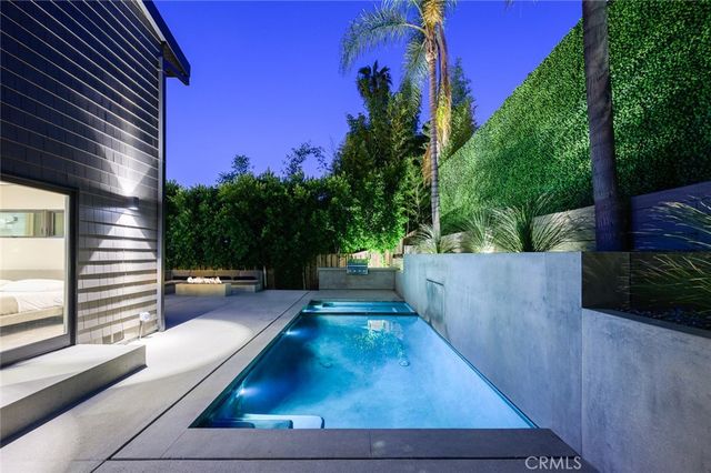 8808 Thrasher Avenue, Los Angeles, CA 90069