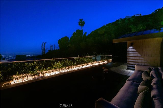 8808 Thrasher Avenue, Los Angeles, CA 90069