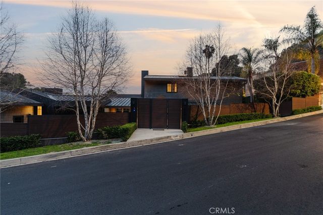 8808 Thrasher Avenue, Los Angeles, CA 90069