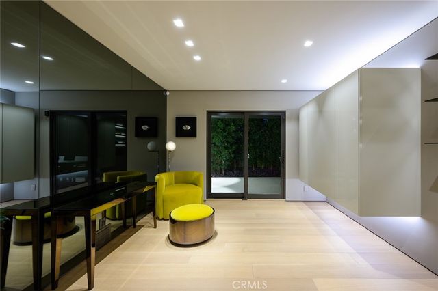 8808 Thrasher Avenue, Los Angeles, CA 90069