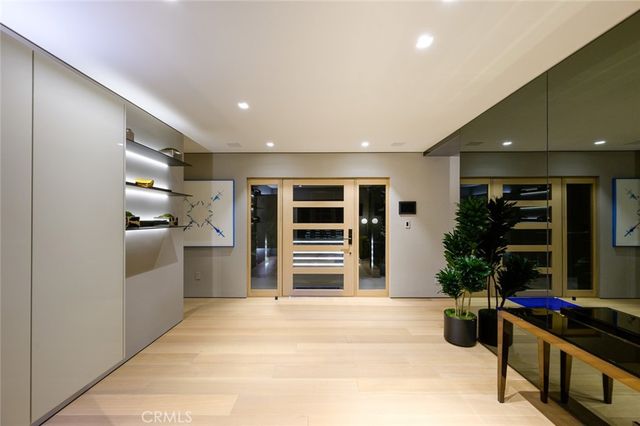 8808 Thrasher Avenue, Los Angeles, CA 90069