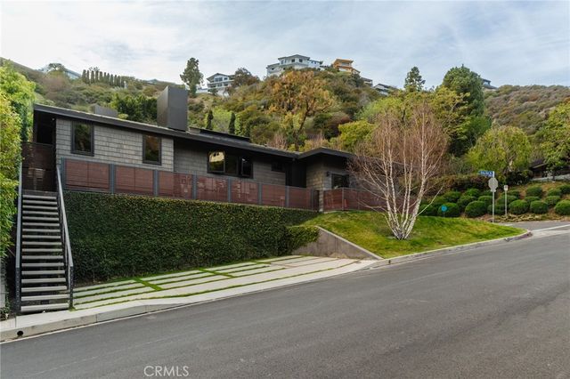 8808 Thrasher Avenue, Los Angeles, CA 90069