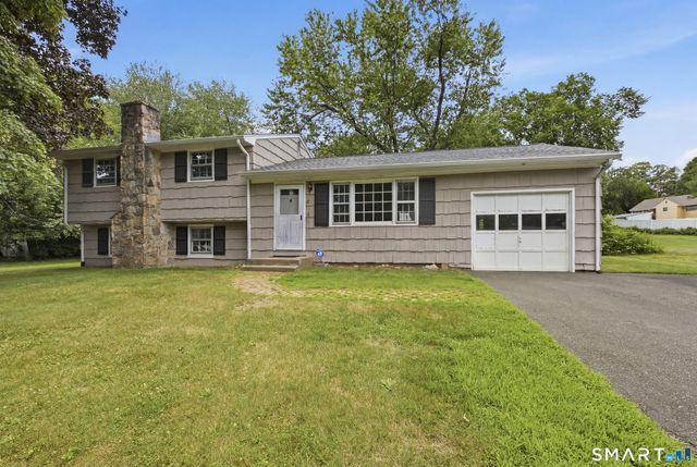 16 Floral Lane, Trumbull, CT 06611
