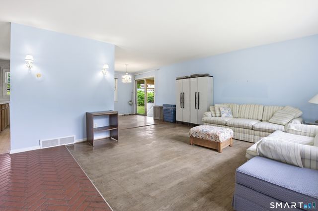 16 Floral Lane, Trumbull, CT 06611
