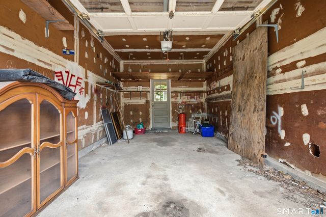16 Floral Lane, Trumbull, CT 06611
