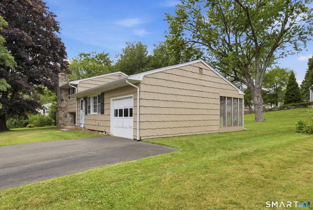 16 Floral Lane, Trumbull, CT 06611