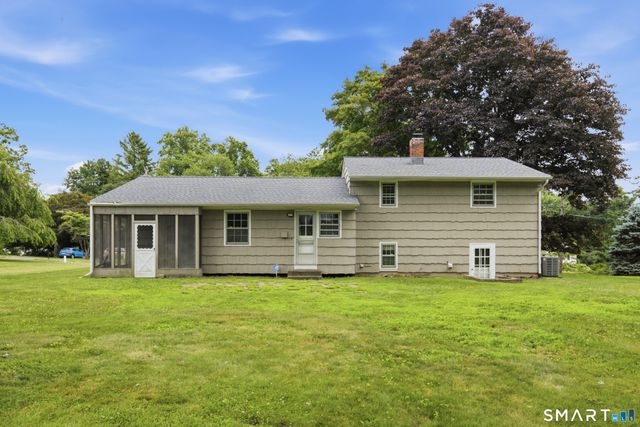 16 Floral Lane, Trumbull, CT 06611