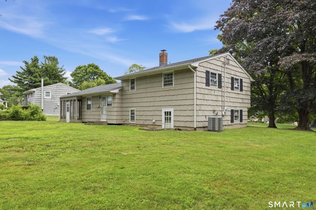 16 Floral Lane, Trumbull, CT 06611