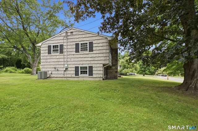 16 Floral Lane, Trumbull, CT 06611