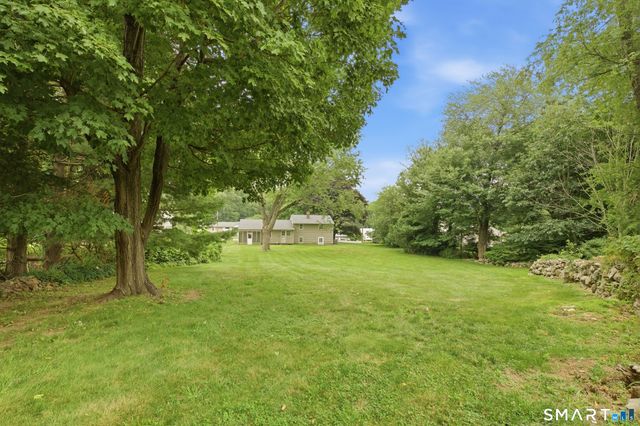 16 Floral Lane, Trumbull, CT 06611