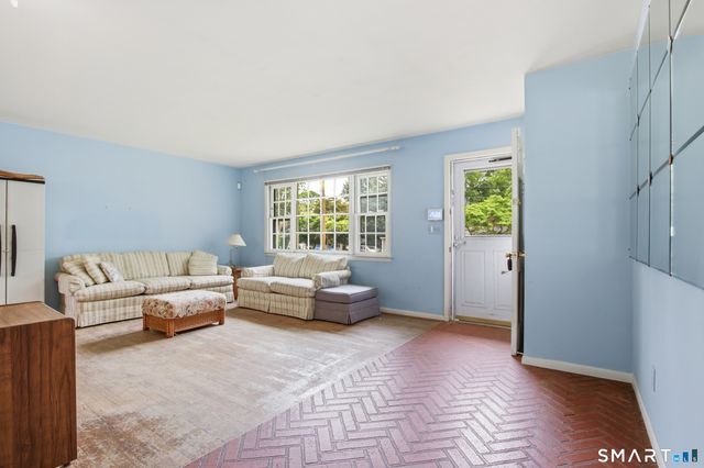 16 Floral Lane, Trumbull, CT 06611