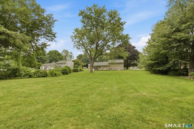 16 Floral Lane, Trumbull, CT 06611