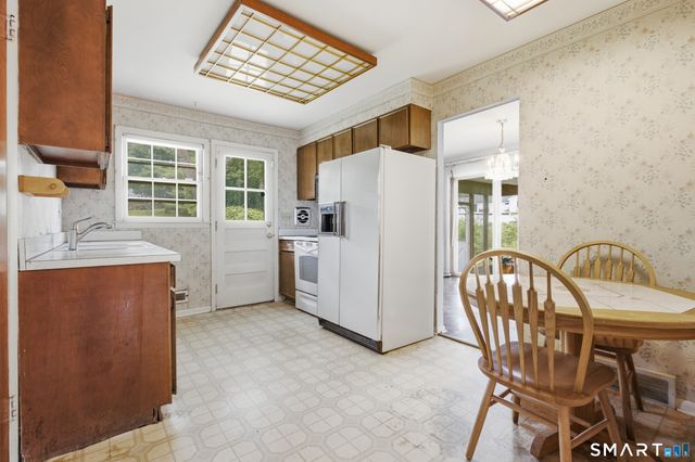 16 Floral Lane, Trumbull, CT 06611