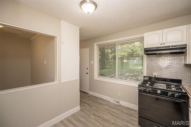 9813 Wendell Drive, St Louis, MO 63136