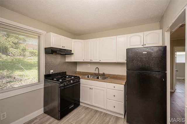 9813 Wendell Drive, St Louis, MO 63136