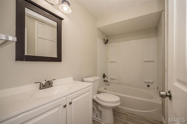 9813 Wendell Drive, St Louis, MO 63136