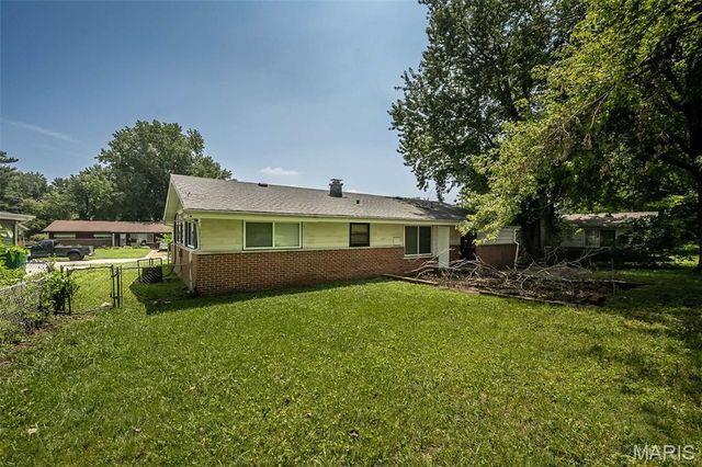 9813 Wendell Drive, St Louis, MO 63136