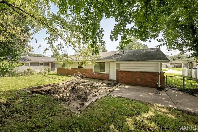 9813 Wendell Drive, St Louis, MO 63136