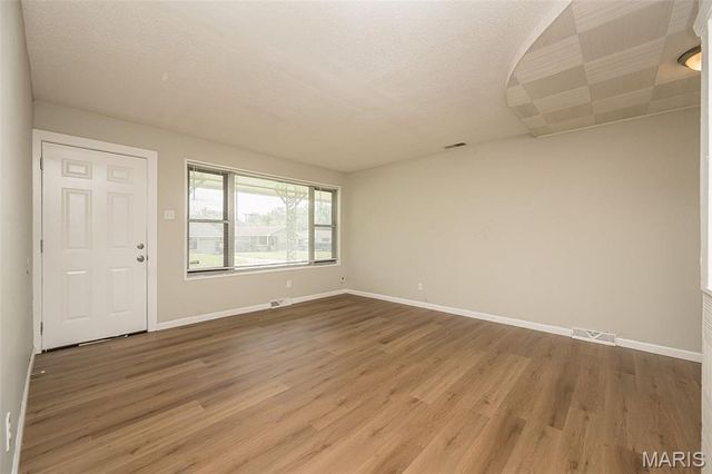 9813 Wendell Drive, St Louis, MO 63136