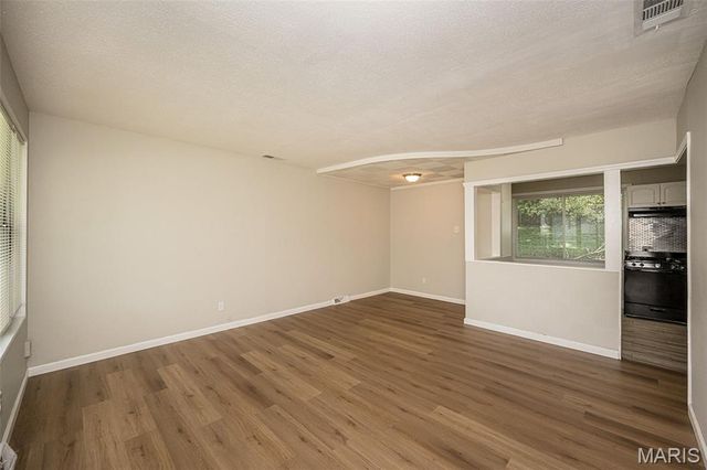 9813 Wendell Drive, St Louis, MO 63136
