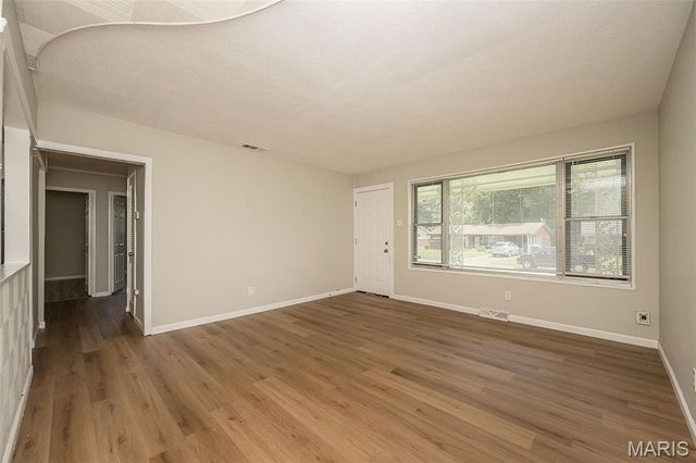 9813 Wendell Drive, St Louis, MO 63136