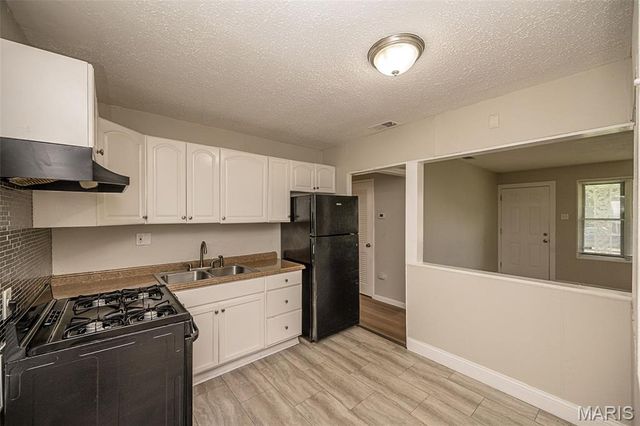 9813 Wendell Drive, St Louis, MO 63136