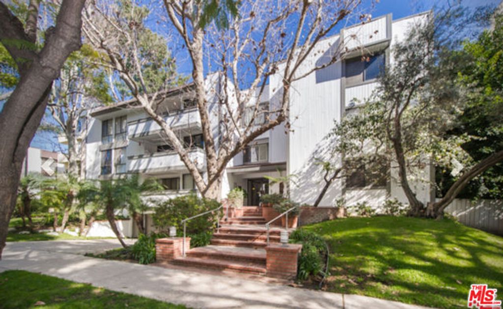406 N Oakhurst Drive 204, Beverly Hills, CA 90210