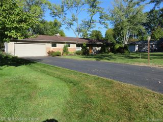 5420 Cambourne Place, West Bloomfield Charter Township, MI 48322