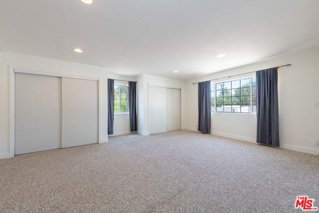 1110 Queen Anne Place, Los Angeles, CA 90019