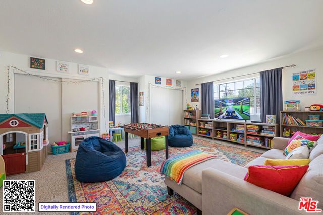 1110 Queen Anne Place, Los Angeles, CA 90019