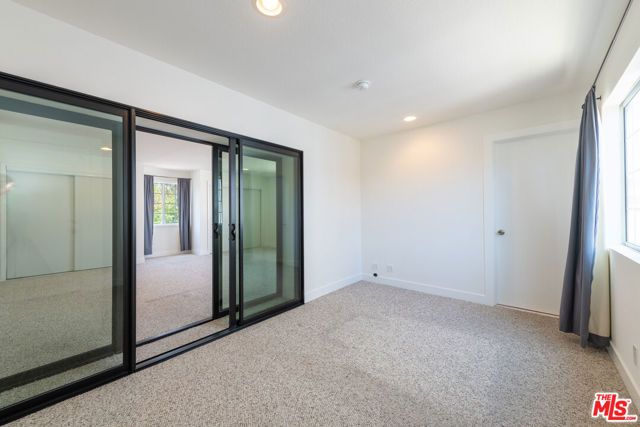 1110 Queen Anne Place, Los Angeles, CA 90019