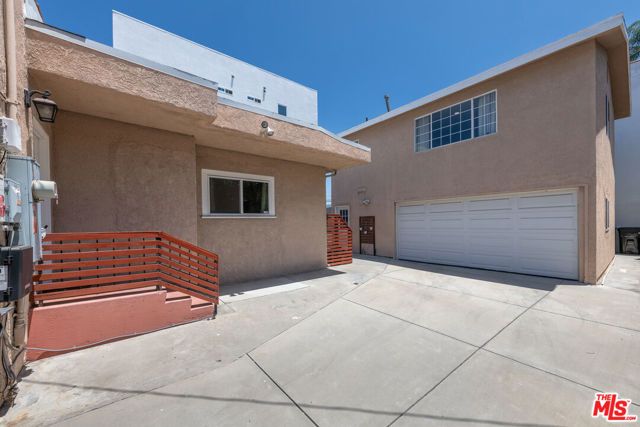 1110 Queen Anne Place, Los Angeles, CA 90019