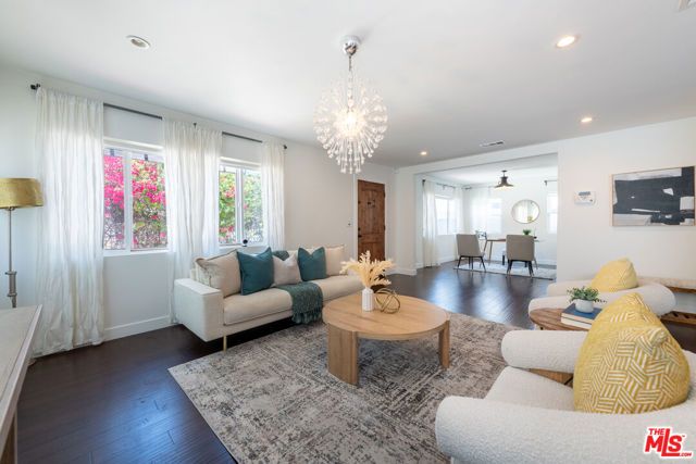 1110 Queen Anne Place, Los Angeles, CA 90019