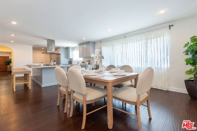 1110 Queen Anne Place, Los Angeles, CA 90019