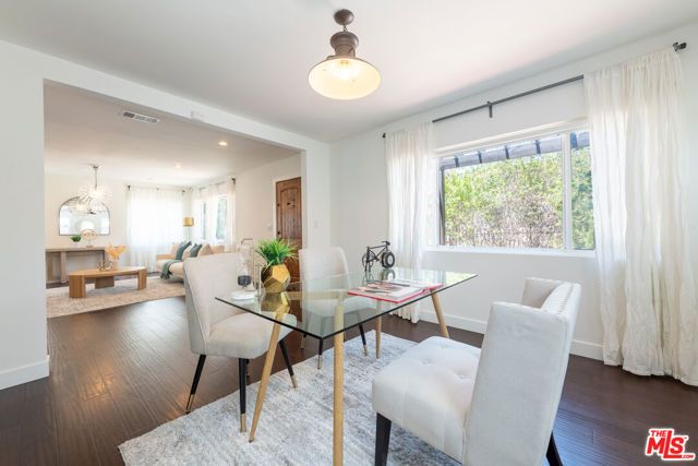 1110 Queen Anne Place, Los Angeles, CA 90019