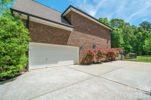 516 Shady Oaks Drive, Stanley, NC 28164