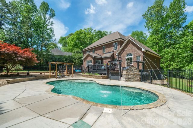516 Shady Oaks Drive, Stanley, NC 28164