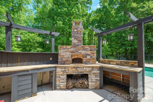 516 Shady Oaks Drive, Stanley, NC 28164