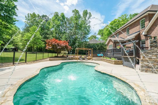 516 Shady Oaks Drive, Stanley, NC 28164