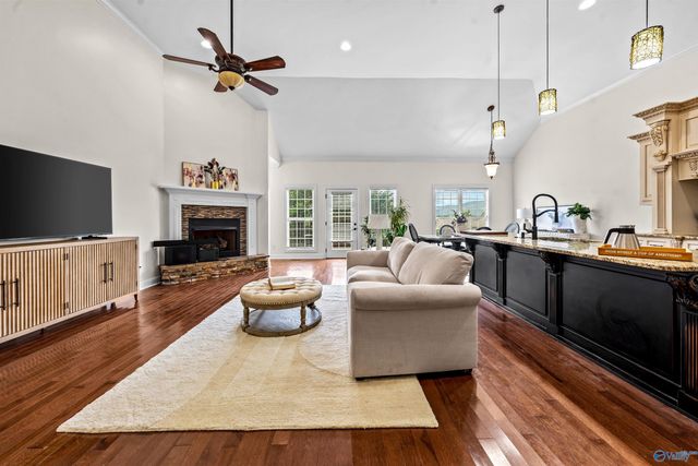 6812 Breyerton Way, Owens Cross Roads, AL 35763
