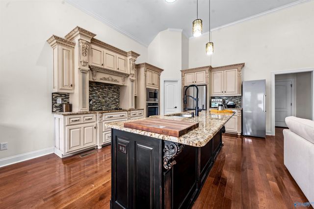 6812 Breyerton Way, Owens Cross Roads, AL 35763