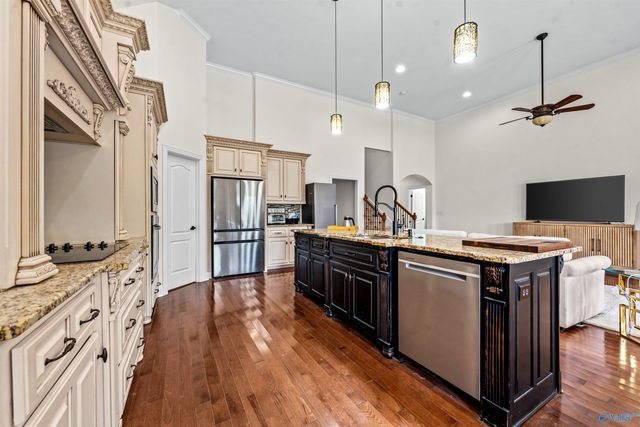 6812 Breyerton Way, Owens Cross Roads, AL 35763