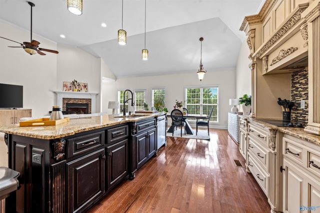 6812 Breyerton Way, Owens Cross Roads, AL 35763