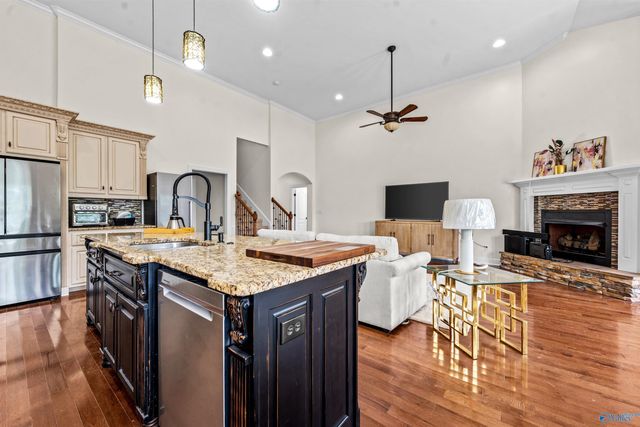 6812 Breyerton Way, Owens Cross Roads, AL 35763