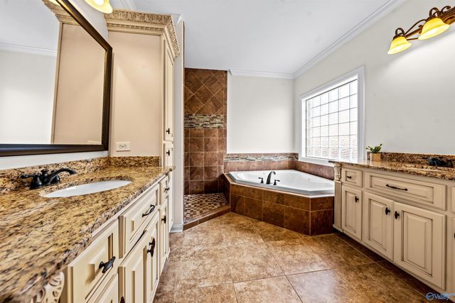 6812 Breyerton Way, Owens Cross Roads, AL 35763