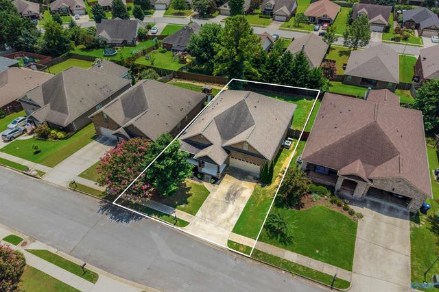 6812 Breyerton Way, Owens Cross Roads, AL 35763