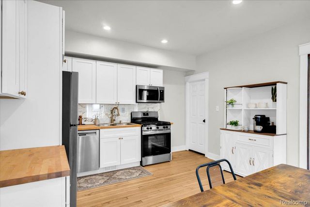 7950 E Lafayette Street, Detroit, MI 48214