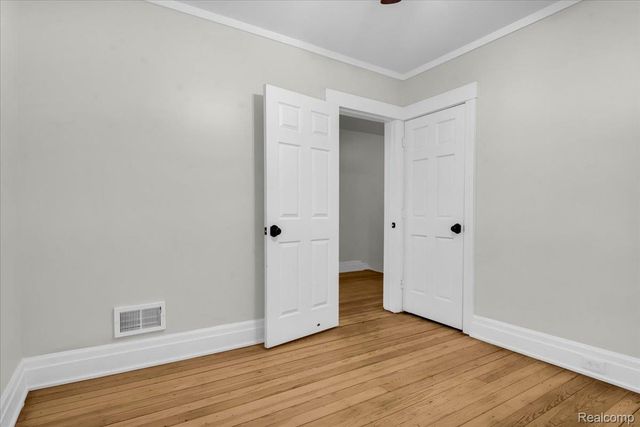 7950 E Lafayette Street, Detroit, MI 48214