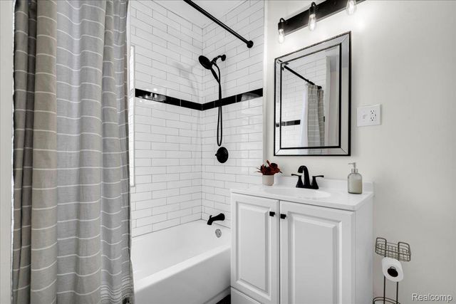 7950 E Lafayette Street, Detroit, MI 48214